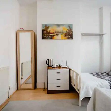 Homestay Near Tottenham Hotspur Stadium Лондон Екстер'єр фото