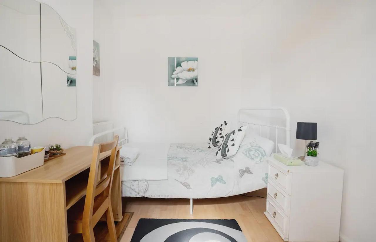 Homestay Near Tottenham Hotspur Stadium Лондон Екстер'єр фото