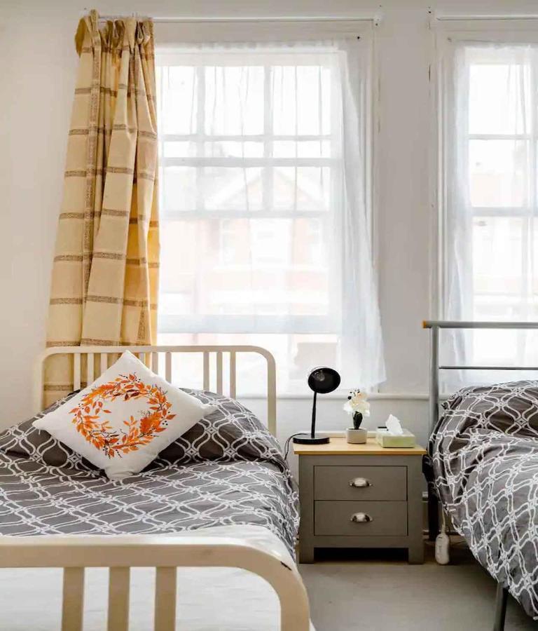 Homestay Near Tottenham Hotspur Stadium Лондон Екстер'єр фото