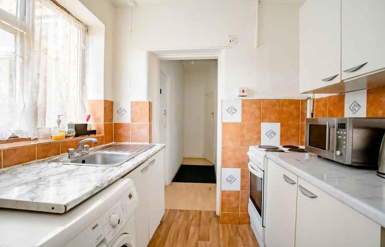 Homestay Near Tottenham Hotspur Stadium Лондон Екстер'єр фото