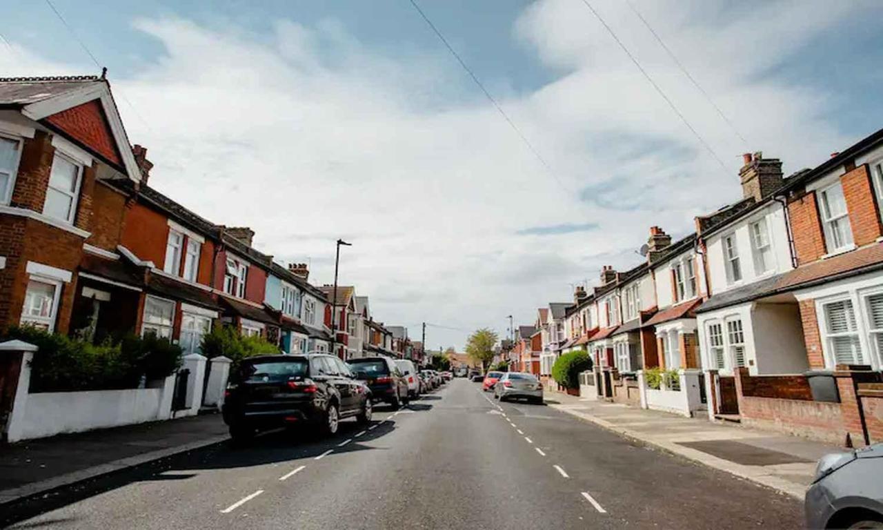 Homestay Near Tottenham Hotspur Stadium Лондон Екстер'єр фото