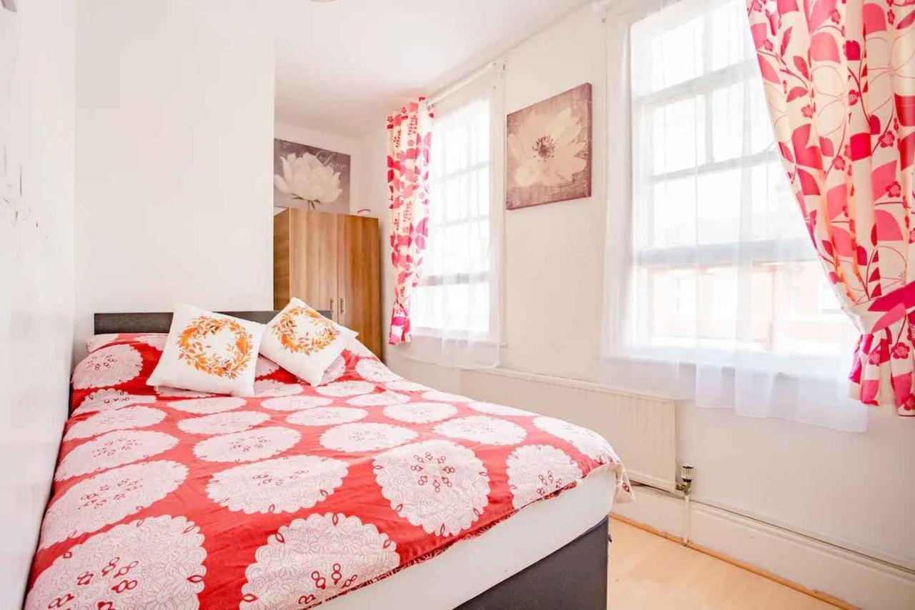 Homestay Near Tottenham Hotspur Stadium Лондон Екстер'єр фото