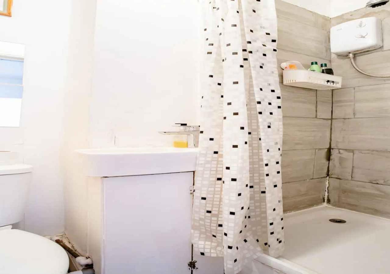 Homestay Near Tottenham Hotspur Stadium Лондон Екстер'єр фото