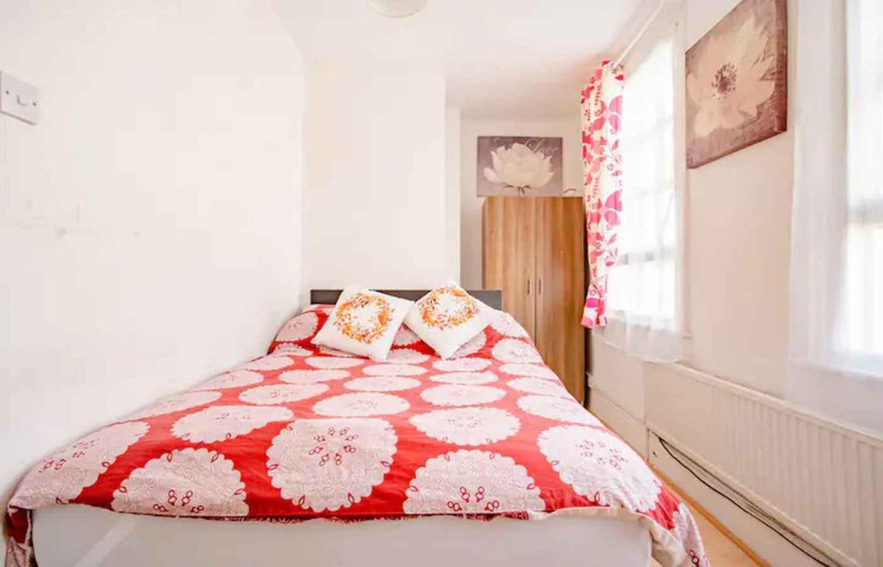 Homestay Near Tottenham Hotspur Stadium Лондон Екстер'єр фото
